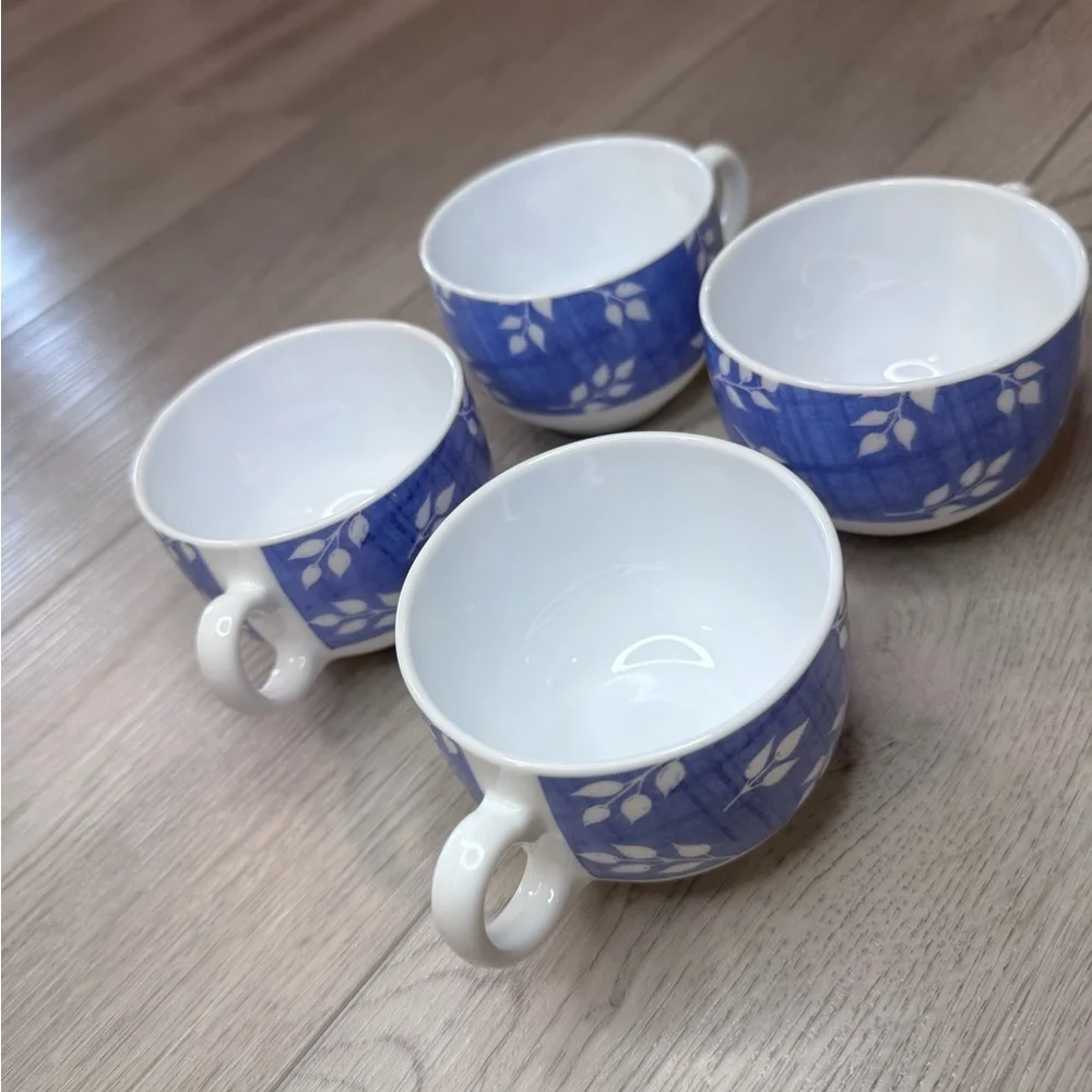 ARCOPAL FRANCE Cups Milk Glass 6oz BLUE WHITE LEAF DESIGN Set of 4 cups Vintage